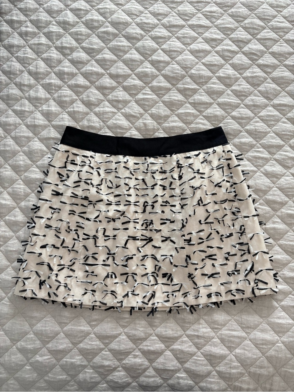 Sail to Sable Women's Ivory and Black Textured Bow-Accent Skirt Size 8
